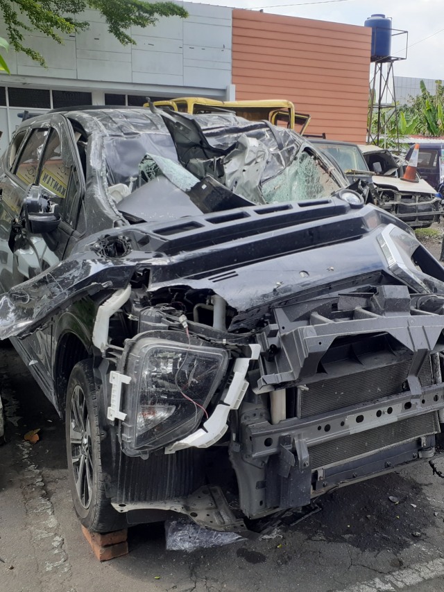  Dua  Mobil  di Sleman Tabrakan hingga Ringsek 4 Orang  Tewas 