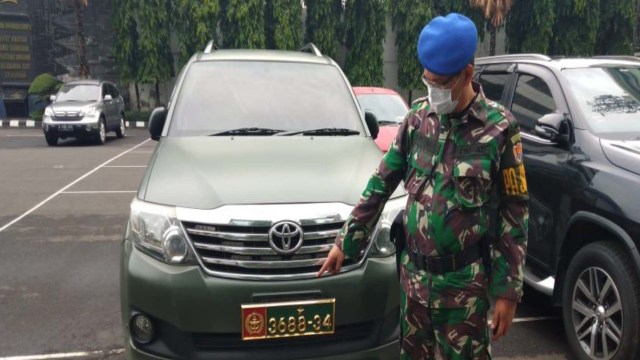Kendaraan Fortuner plat Dinas Nomor Registrasi 3688-34 warna hijau army. Foto: Dok. Kadispen TNI AD