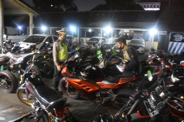 227 Motor Knalpot Racing Terjaring Operasi Lalu Lintas di Solo (74272)