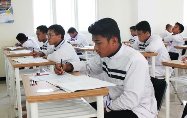 Ilustrasi proses belajar mengajar di Al Izzah International Islamic Boarding School Kota Batu. Foto: Instagram Al Izzah Leadership School