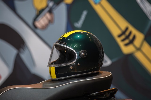 Edisi Terbatas, Helm Retro Race Vespa Racing Sixties Dijual Mulai Rp 1,9 Juta (345233)
