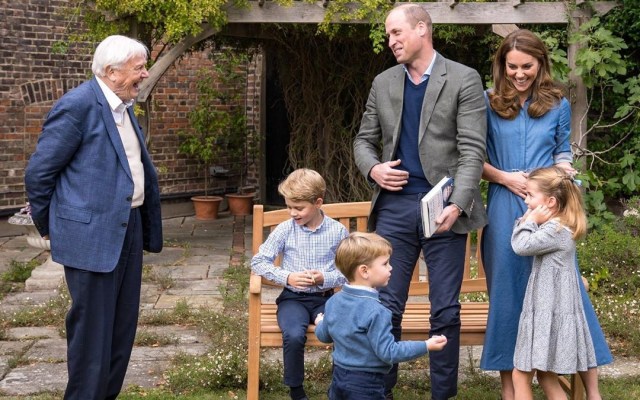 Pangeran William, Kate Middleton dan Ketiga Anaknya Sedang Ngobrol dengan David Attenborough Foto: kensingtonroyal
