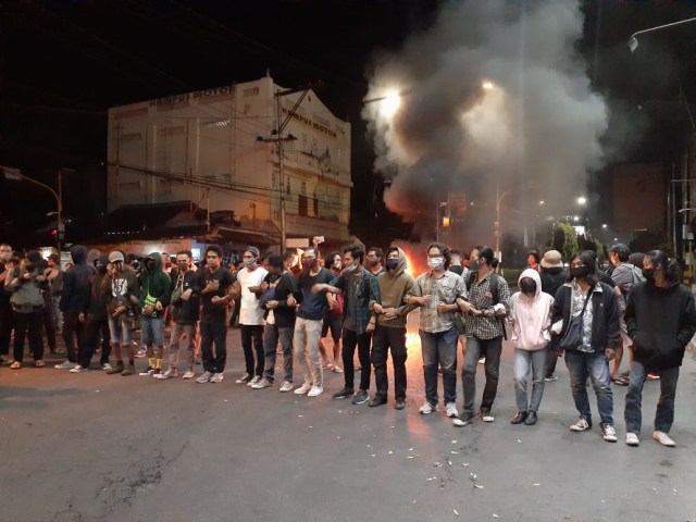 Demonstrasi menolak Omnibus Law Rancangan Undang-Undang (RUU) Cipta Kerja berlangsung di Daerah Istimewa Yogyakarta. Foto: Arfiansyah Panji/kumparan
