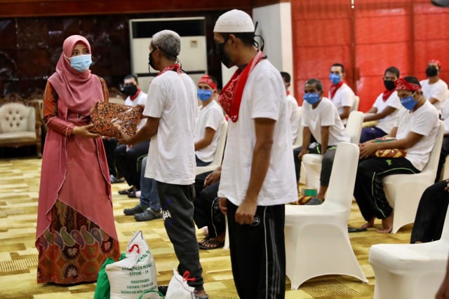 Foto: 51 Nelayan yang Dibebaskan Raja Thailand Tiba di Aceh (6458)