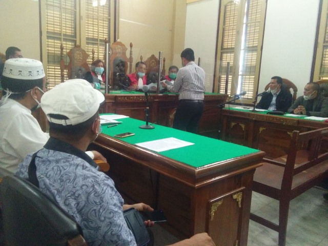 Hakim saat menunda sidang perdana Gugatan GNPF Ulama Sumut agar Pilkada Ditunda.
 Foto: Dok. Istimewa