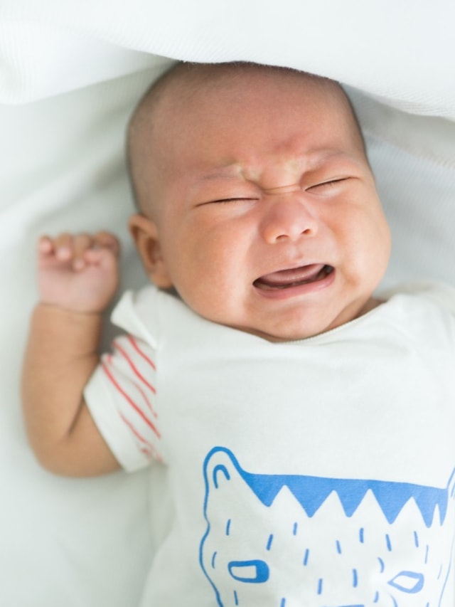 Ilustrasi bayi menangis saat mau tidur Foto: Shutterstock