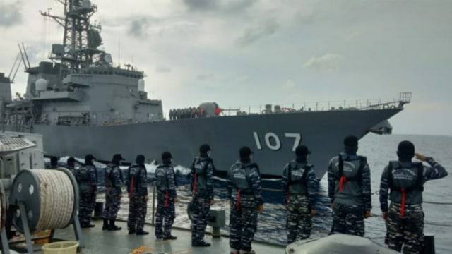 Aksi Kapal Perang TNI AL dan AL Jepang Latihan Bersama di Natuna Utara (1)