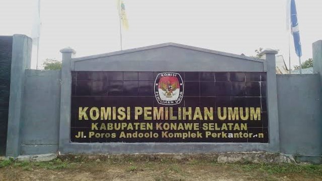 Kantor Komisi Pemilihan Umum Kabupaten Konawe Selatan. Foto: Abdillah/kendarinesia.
