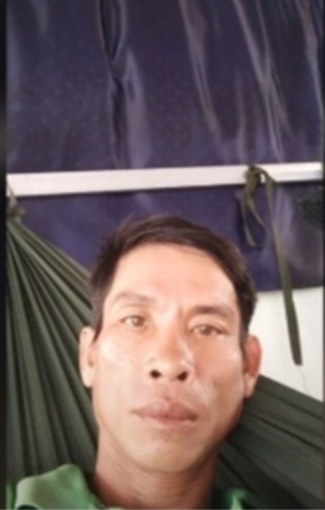Viral video TikTok pria asal Vietnam hanya bengong di depan kamera ditonton lebih dari 26 juta kali. (Foto: TikTok/@Anh Tran Tan) 