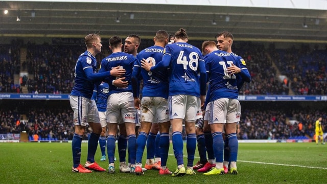 Suporter Ipswich Town Minta Pelatih yang Beri Debut Elkan Baggott Dipecat | kumparan.com