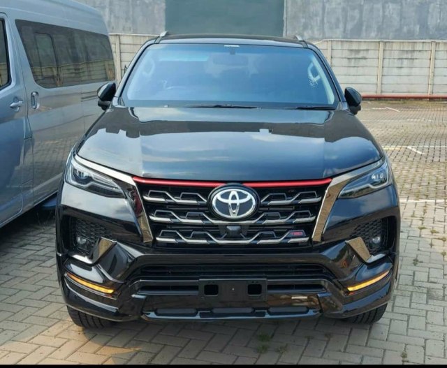 Toyota Fortuner facelift 2020 sudha berada di diler Toyota. Foto: Istimewa