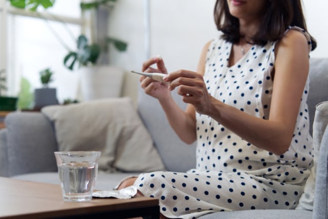 Ilustrasi ibu hamil minum obat.
 Foto: Shutterstock