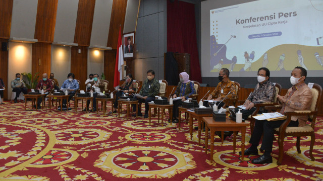 Sejumlah menteri memberi penjelasan soal UU Cipta Kerja yang baru disahkan DPR.  Foto: Kemenko Perekonomian