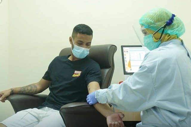 Bruno Smith saat menjalani tes medis sebelum mengikuti program latihan Arema FC. Foto: Arema FC