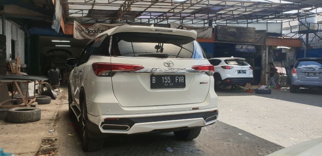 Modifikasi Toyota Fortuner jadi Lexus LX. Foto: dok. Dee Garage dari UFO Motorsport