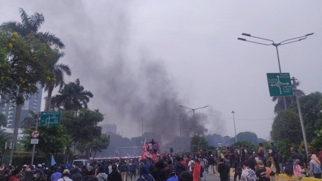 Suasana unjuk rasa menolak UU Omnibus Law Cipta Kerja di Patung Kuda, Jakarta, Kamis (8/10).  Foto: Dok. Istimewa