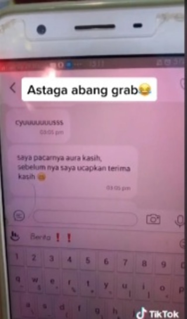 Viral seorag driver ojek online di Yogyakarta beri kirim pantun ke penumpang saat antar makanan. (Foto: TikTok/@nallaizaa)
