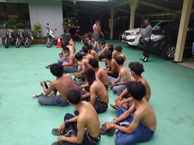 Pelajar di bawah umur terjaring razia demo tolak Omnibus Law. Foto: Dok. Istimewa