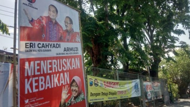 Alat peraga kambanye berupa baliho kandidat wali kota-wakil wali kota Surabaya nomor urut 1, Eri Cahyadi dan Armuji, terpasang di sejumlah titik di Kota Surabaya. Foto: Media Center Eri-Armuji/ANTARA