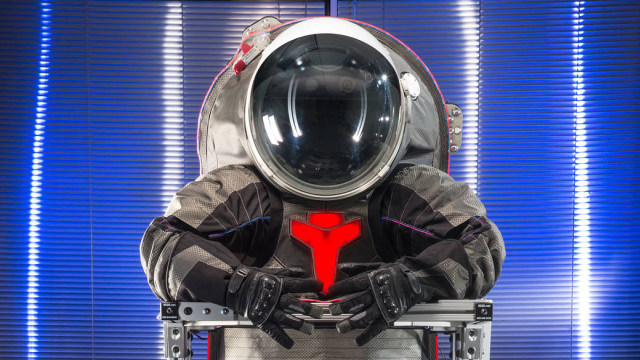 Kostum xEMU untuk astronaut NASA. Foto: NASA