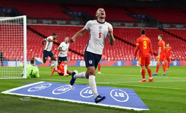Selebrasi pemain Inggris, Conor Coady usai mencetak gol ke gawangg Wales pada laga Persahabatan Internasional. Foto: Glyn Kirk/Reuters