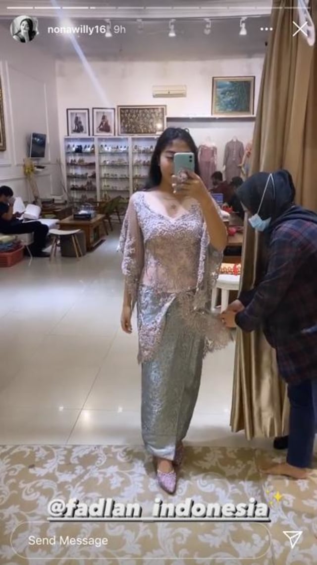 Tak Ditemani Kekasih 5 Momen Nikita Willy Fitting Baju Acara Pernikahan Kumparan Com
