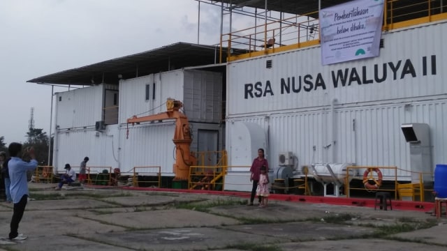 RUMAH Sakit Apung Nusa Waluya II bersandar di pelabuhan Pelindo II, Pekanbaru. 