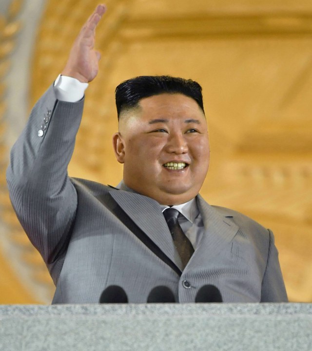 Kim Jong-un menghadiri parade ulang tahun ke-75 berdirinya Partai Buruh Korea Utara. Foto: KCNA via REUTERS