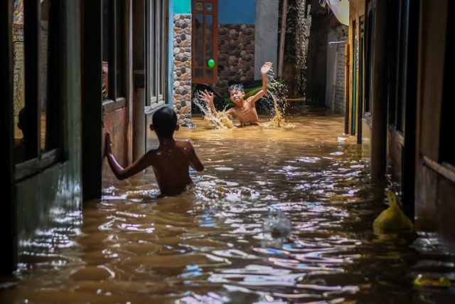 Ilustrasi banjir. Foto: Galih Pradipta/Antara Foto