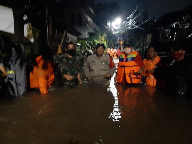 Banjir dan Longsor di Jalan Damai, Ciganjur, Jakarta Selatan. Foto: Instagram/@TMCpoldametro