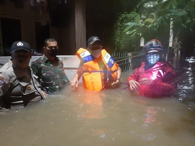 Banjir dan Longsor di Jalan Damai, Ciganjur, Jakarta Selatan. Foto: Instagram/@TMCpoldametro