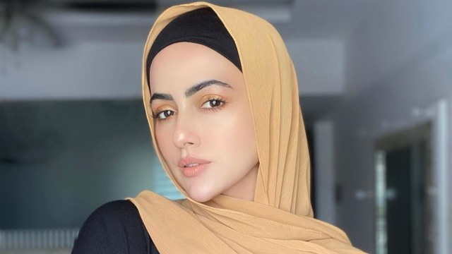 Hijrah, Sana Khan Putuskan Tinggalkan Bollywood (3196)