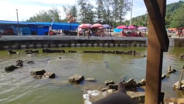 Screenshot video memperlihatkan Batu Malin Kundang tenggelam. Foto: Infosumbar