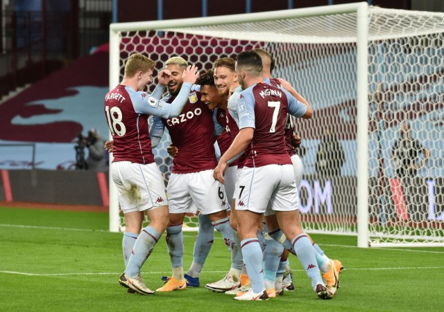 Selebrasi pemain Aston Villa saat melawan Liverpool di Villa Park, Birmingham. Foto: Reuters/Rui Vieira