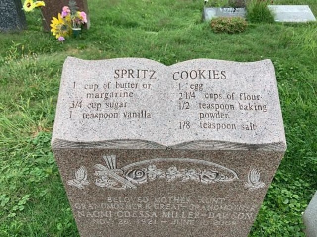 Viral batu nisan di pemakaman Green Wood Cemetary, Brooklyn, New York, Amerika Serikat, bertuliskan resep kue cookies. (Foto: Facebook)
