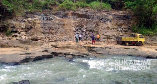 Tambang batu di sekitar Sungai Cikarang wilayah Desa Kadaleman, Kecamatan Surade, Kabupaten Sukabumi. | Sumber Foto: Ragil Gilang