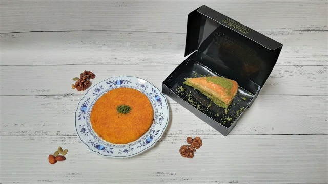 Mencoba Dessert Kunefe Berisi Lelehan Keju dan Baklava Legit ala Timur Tengah (35687)