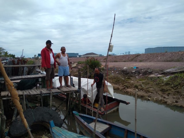 ﻿﻿Aktivitas nelayan disekitar area penimbunan laut oleh salah satu perusahaan di Batam. Foto: Kepripedia.com