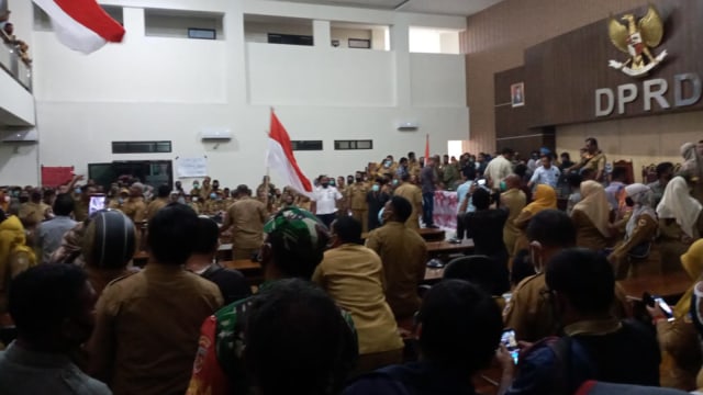 Video: TTP Dipangkas, Ribuan ASN Tidore Aksi Mogok Kerja (1527)