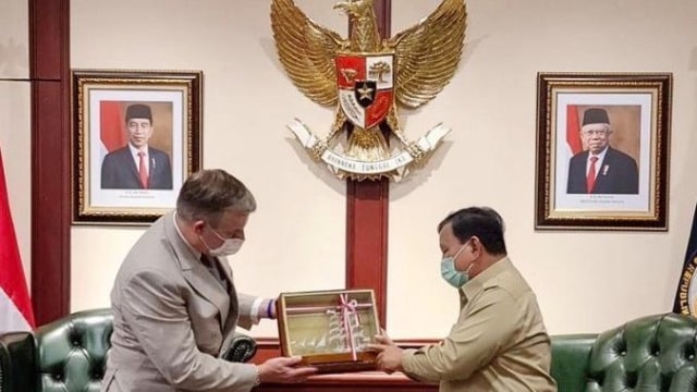 Pejabat Kemenhan AS (Pentagon) James H. Anderson menemui Menhan Prabowo Subianto di Jakarta (18/9). Foto: Twitter/@Dept of Defense US