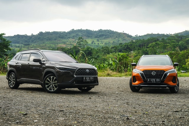 Toyota Corolla Cross vs Nissan Kicks. Foto: dok. Muhammad Ikbal/kumparan