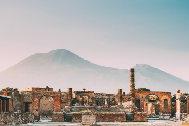 Alami Kesialan Belasan Tahun, Wisatawan Ini Kembalikan Artefak Curian di Pompeii (18840)
