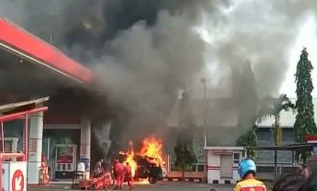 Mobil Ludes Terbakar Setelah Isi Bensin di SPBU Kota Pasuruan