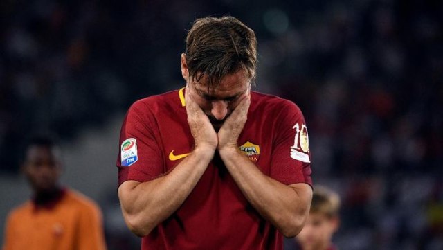 Francesco Totti bermain pada laga terakhir bersama AS Roma. Foto: Alberto Lingria/REUTERS