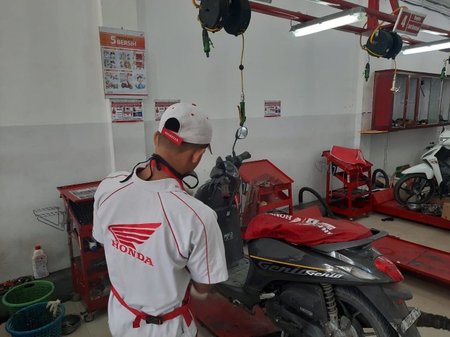 Konsumsi BBM Semakin Boros, Coba Cek Saringan Udara Sepeda Motor Kamu (346283)