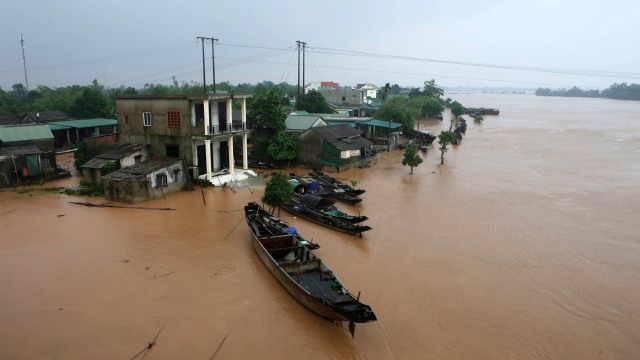 Banjir di Provinsi Quang Tri, Vietnam. Foto: Ho Cau/Reuters