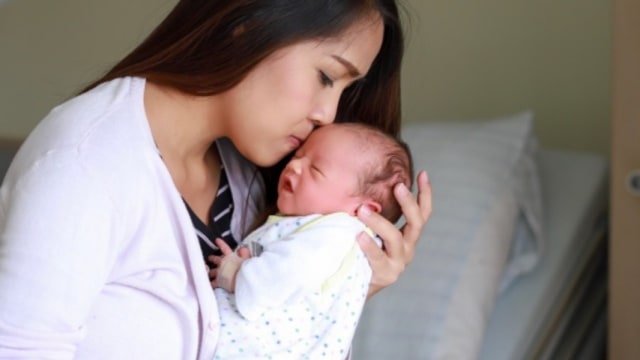 6 Penyakit yang Ancam Nyawa Bayi Akibat Sering Dicium, Salah Satunya COVID-19 (76736)