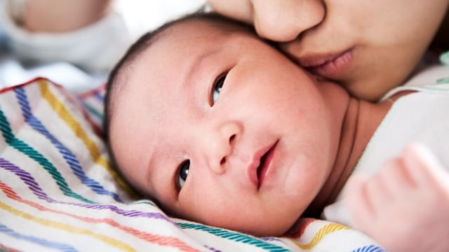 6 Penyakit yang Ancam Nyawa Bayi Akibat Sering Dicium, Salah Satunya COVID-19 (76734)