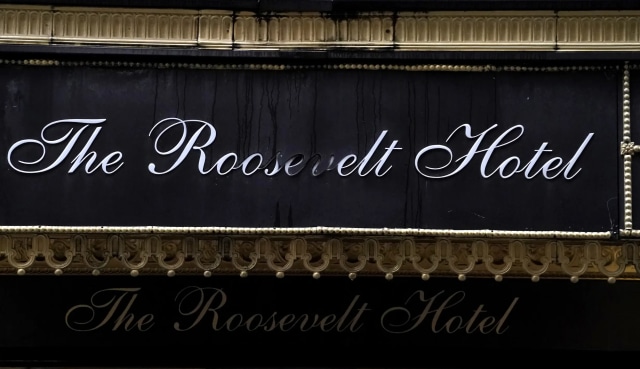 Hotel Roosevelt New York tumbang karena pandemi Corona. Foto: AFP/Timothy A. Clary