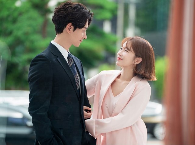 Yoo In Na dan Im Jo Hwan dalam The Spies Who Loved Me. Foto: Koreaboo